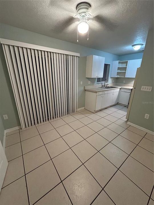 For Rent: $1,995 (4 beds, 2 baths, 1275 Square Feet)