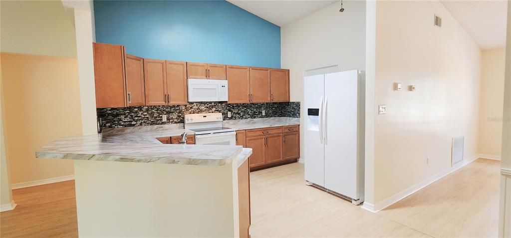 For Sale: $325,000 (3 beds, 2 baths, 1713 Square Feet)