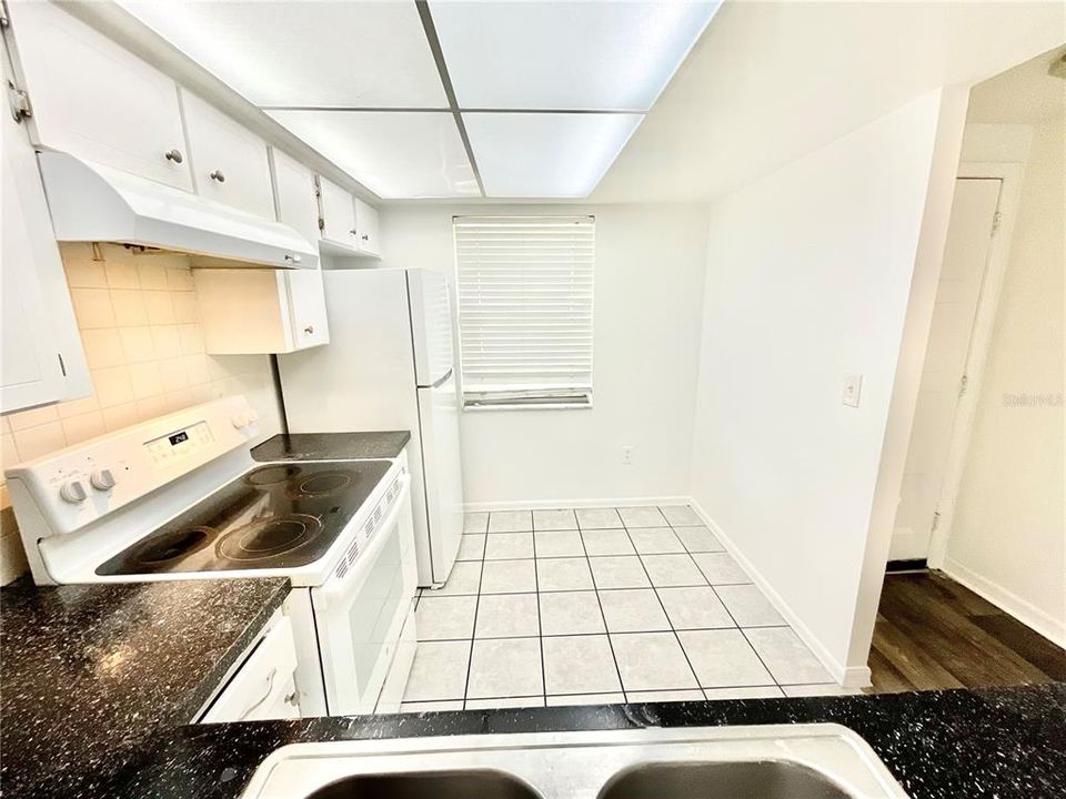 For Sale: $125,000 (2 beds, 2 baths, 888 Square Feet)