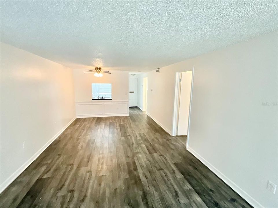 For Sale: $125,000 (2 beds, 2 baths, 888 Square Feet)