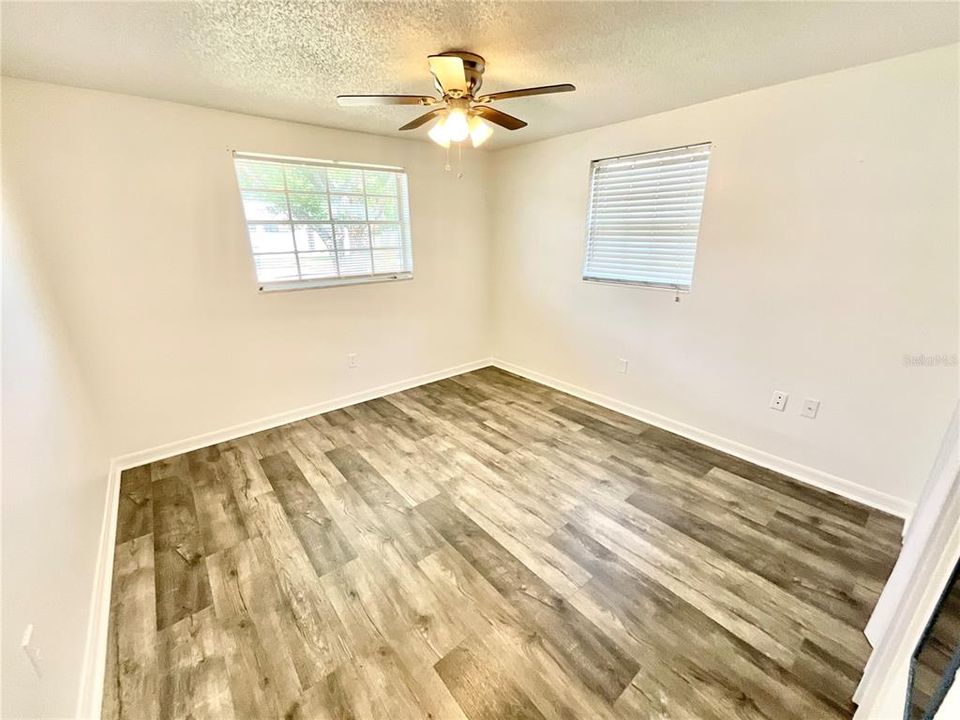 For Sale: $125,000 (2 beds, 2 baths, 888 Square Feet)