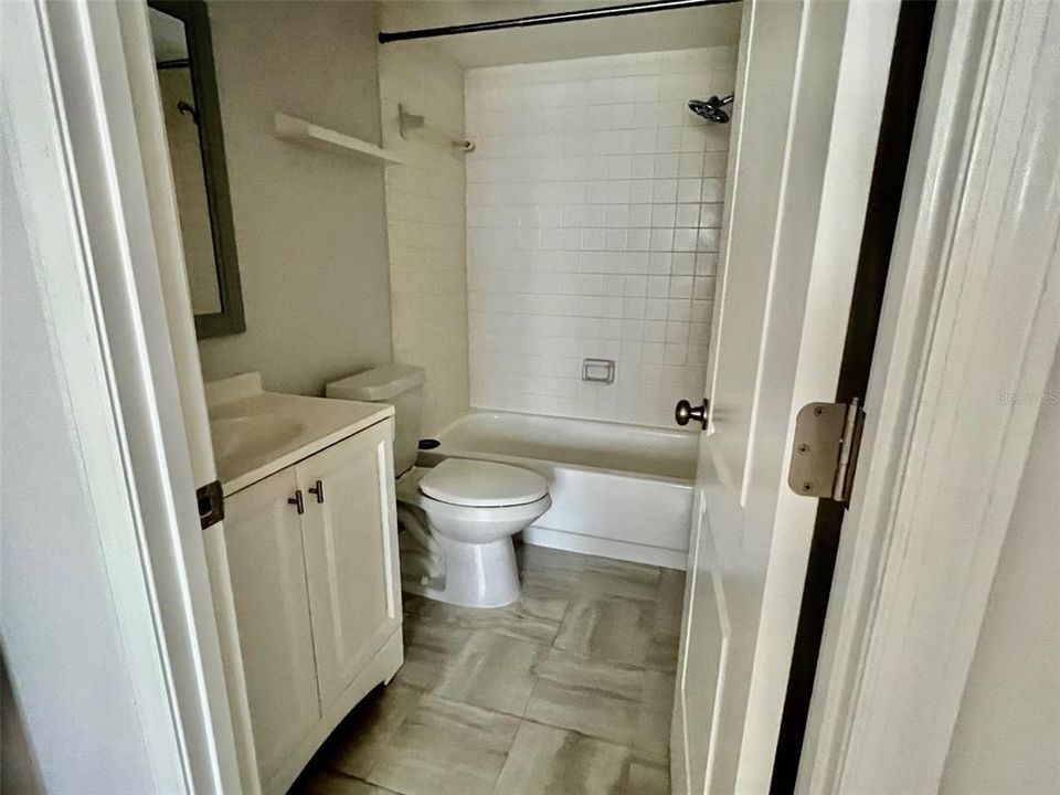 For Rent: $1,900 (2 beds, 2 baths, 964 Square Feet)