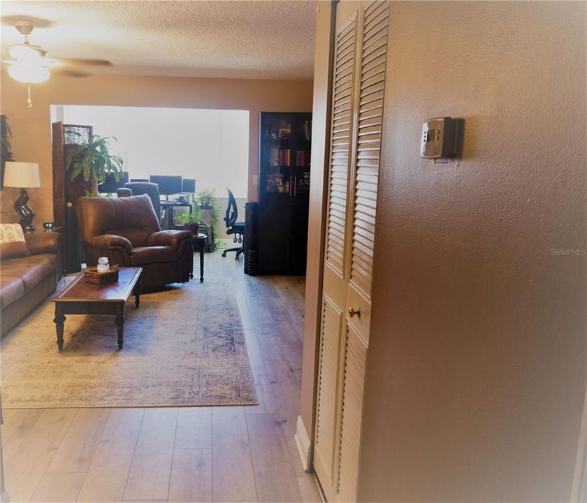 For Sale: $189,900 (1 beds, 1 baths, 900 Square Feet)