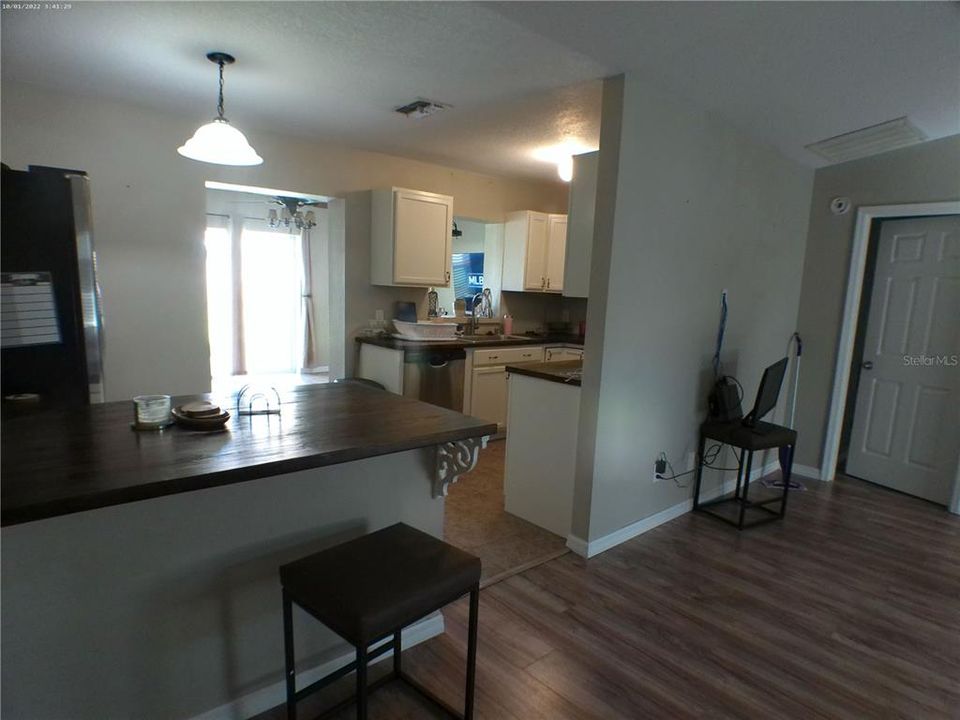 For Sale: $275,900 (3 beds, 1 baths, 1251 Square Feet)