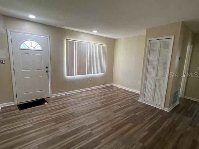 For Rent: $1,450 (2 beds, 1 baths, 720 Square Feet)