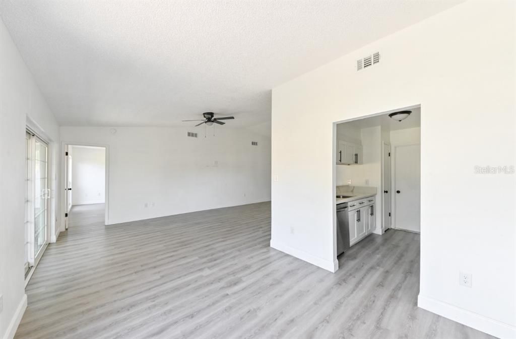 For Sale: $359,900 (3 beds, 2 baths, 1260 Square Feet)