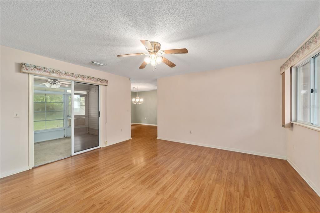 For Sale: $164,900 (2 beds, 2 baths, 1168 Square Feet)