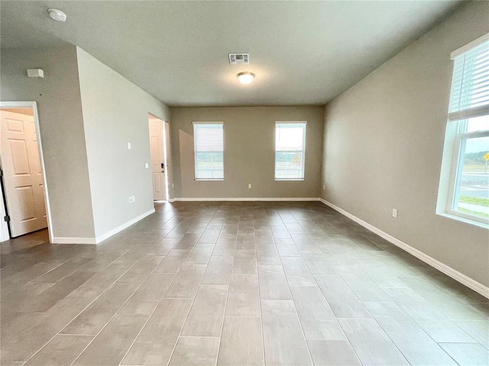 For Rent: $2,300 (3 beds, 2 baths, 1784 Square Feet)