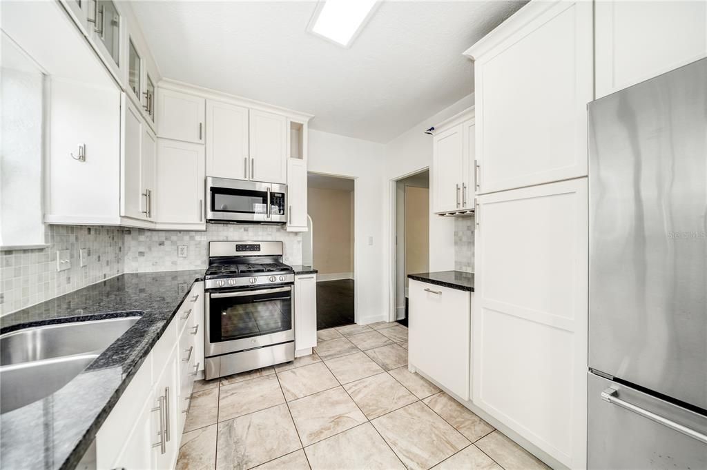 For Rent: $3,200 (2 beds, 2 baths, 1798 Square Feet)