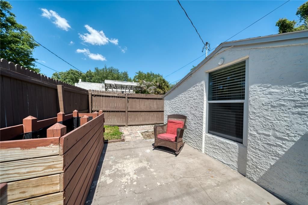 Studio Apt Patio