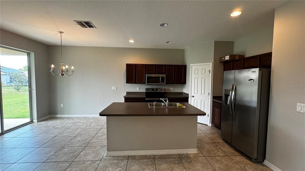 For Rent: $2,000 (3 beds, 2 baths, 1510 Square Feet)