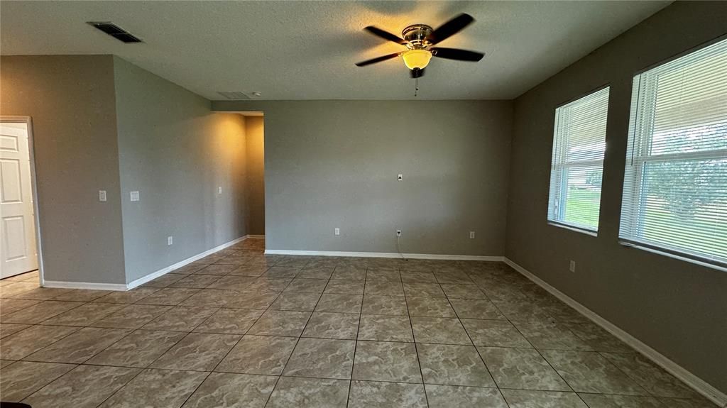 For Rent: $2,000 (3 beds, 2 baths, 1510 Square Feet)