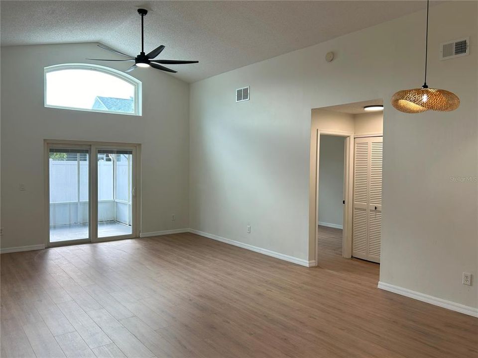 For Rent: $2,099 (3 beds, 2 baths, 1243 Square Feet)