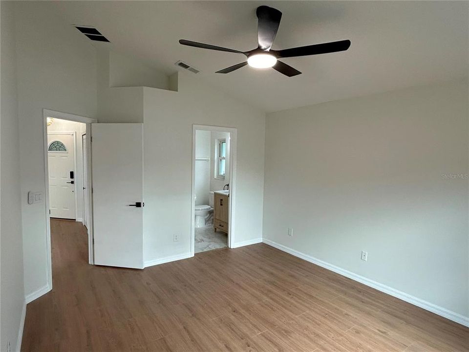 For Rent: $2,099 (3 beds, 2 baths, 1243 Square Feet)