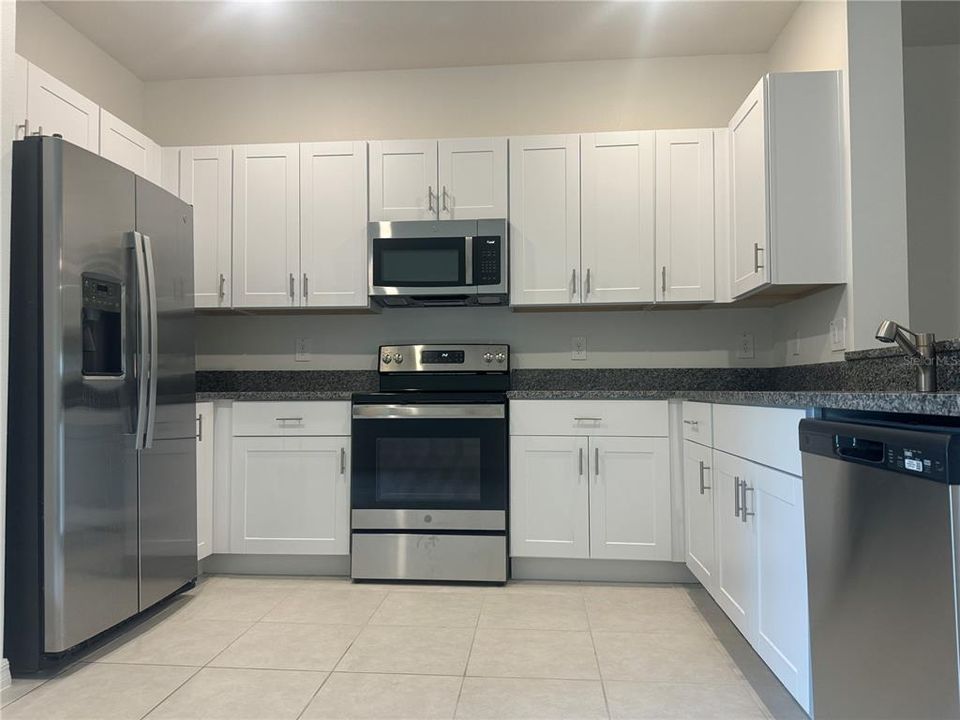 For Rent: $2,195 (3 beds, 3 baths, 1634 Square Feet)