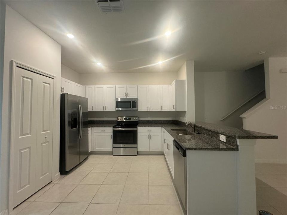 For Rent: $2,195 (3 beds, 3 baths, 1634 Square Feet)