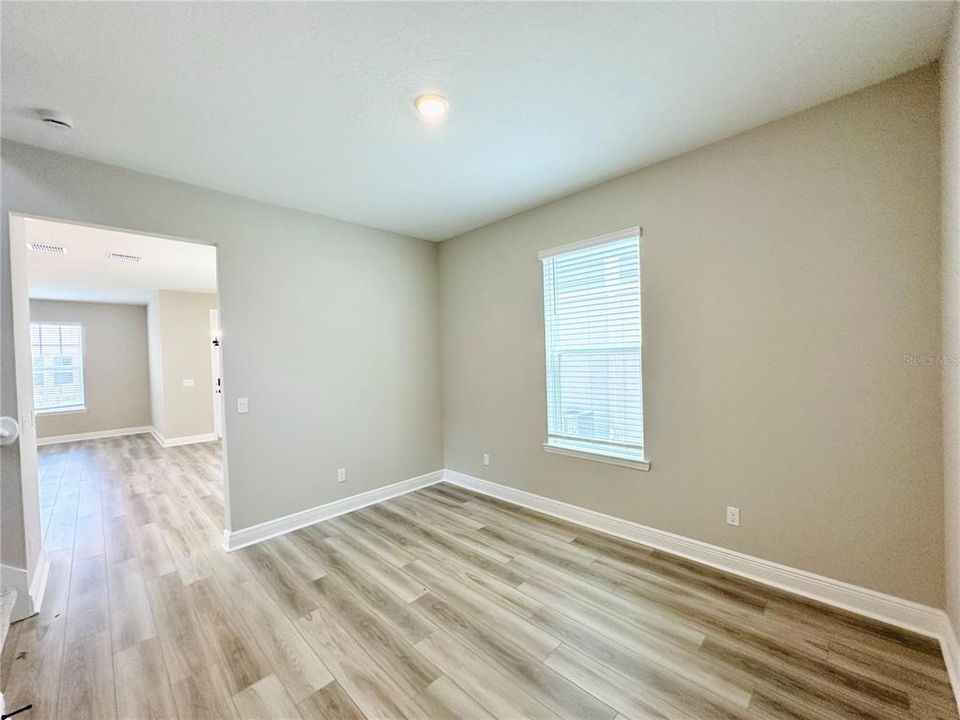 For Rent: $3,099 (4 beds, 2 baths, 1996 Square Feet)