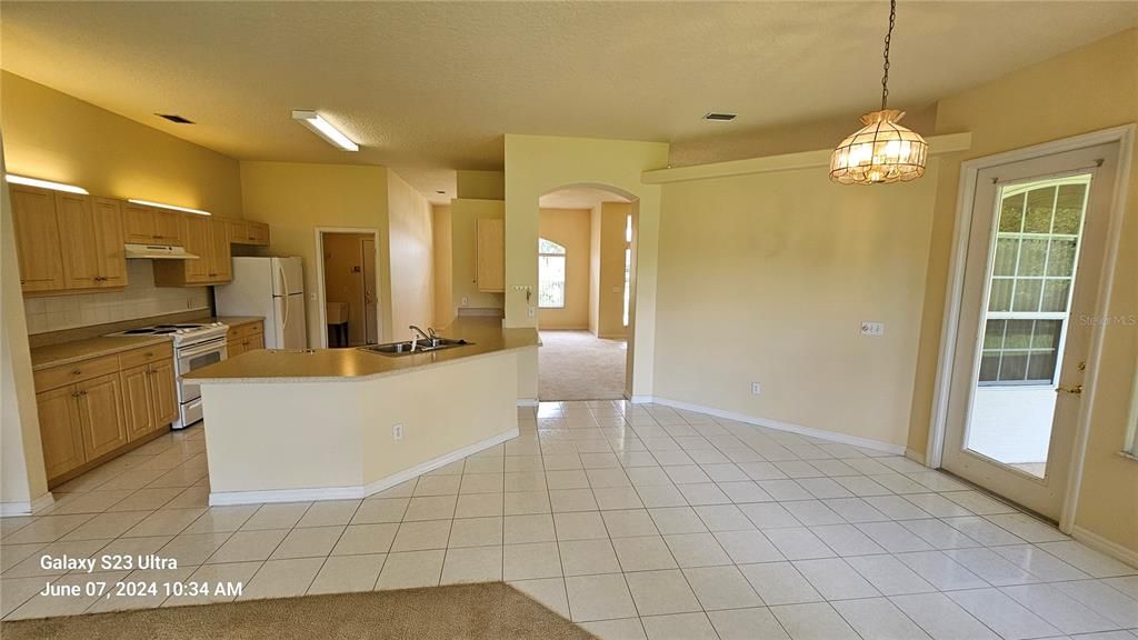 For Rent: $2,700 (4 beds, 2 baths, 2474 Square Feet)