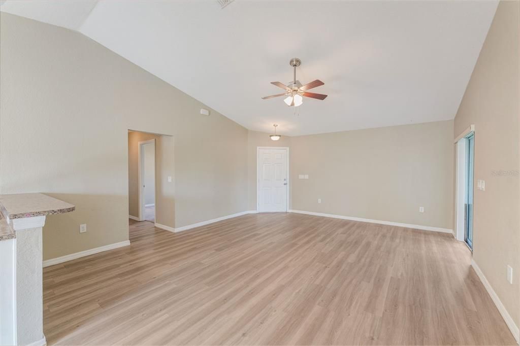 For Sale: $357,500 (3 beds, 2 baths, 1475 Square Feet)