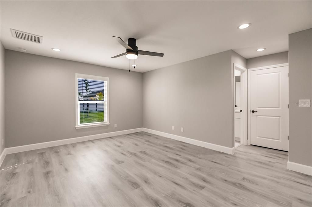 Active With Contract: $359,900 (4 beds, 2 baths, 1809 Square Feet)