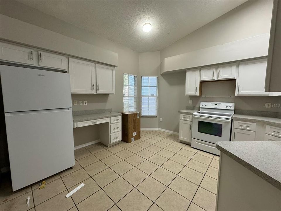 For Rent: $2,450 (4 beds, 2 baths, 1619 Square Feet)