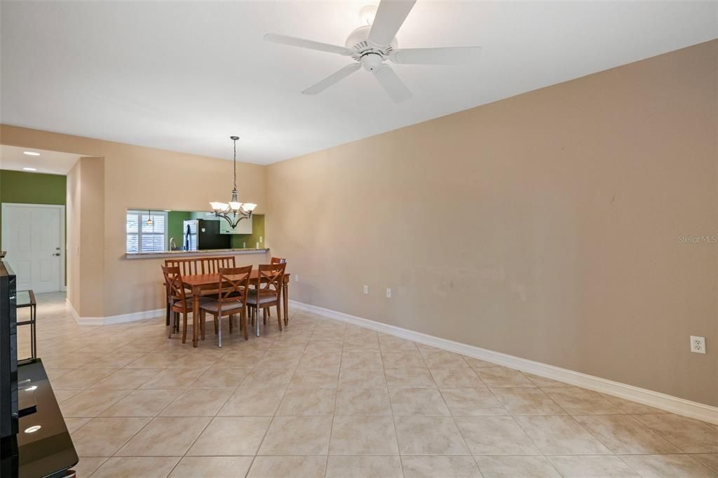 For Sale: $240,000 (2 beds, 2 baths, 1079 Square Feet)