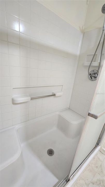 For Sale: $250,000 (2 beds, 1 baths, 928 Square Feet)