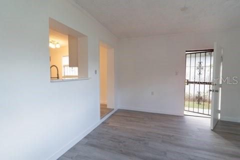 For Rent: $1,950 (2 beds, 1 baths, 1184 Square Feet)