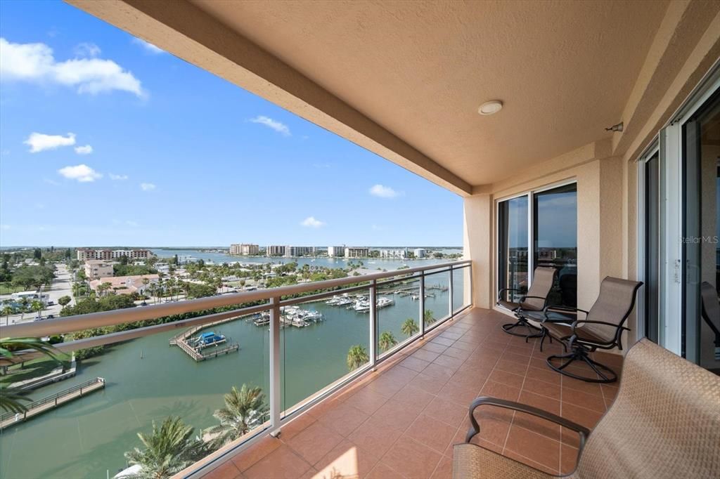 For Sale: $1,338,500 (2 beds, 2 baths, 1348 Square Feet)