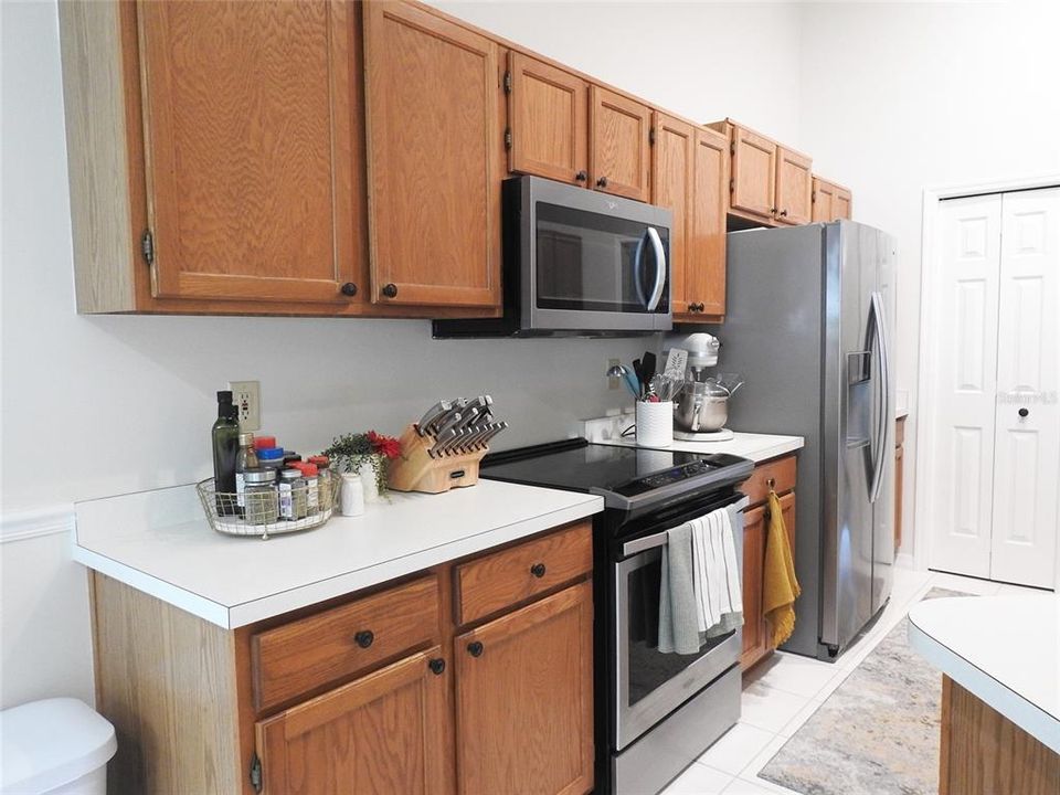 For Sale: $407,000 (4 beds, 2 baths, 1965 Square Feet)