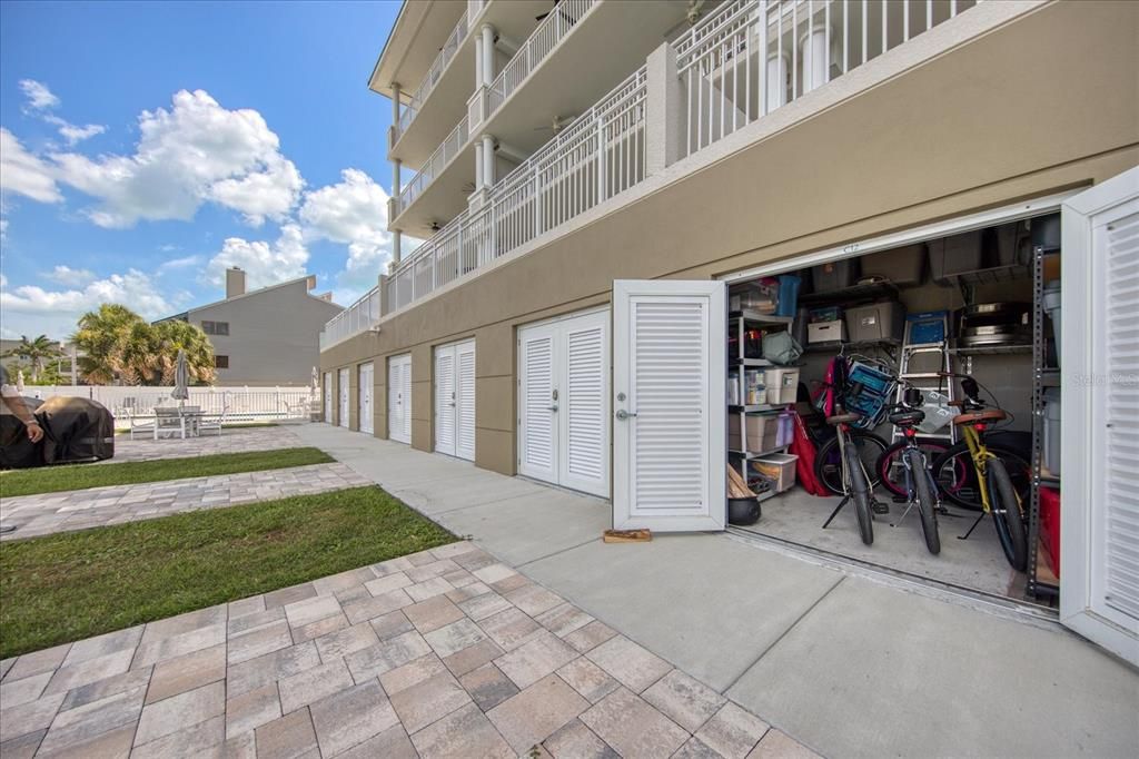 For Sale: $1,450,000 (3 beds, 2 baths, 1690 Square Feet)