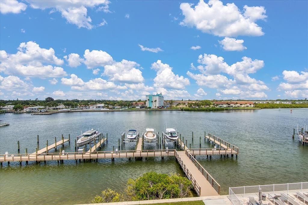 For Sale: $1,450,000 (3 beds, 2 baths, 1690 Square Feet)