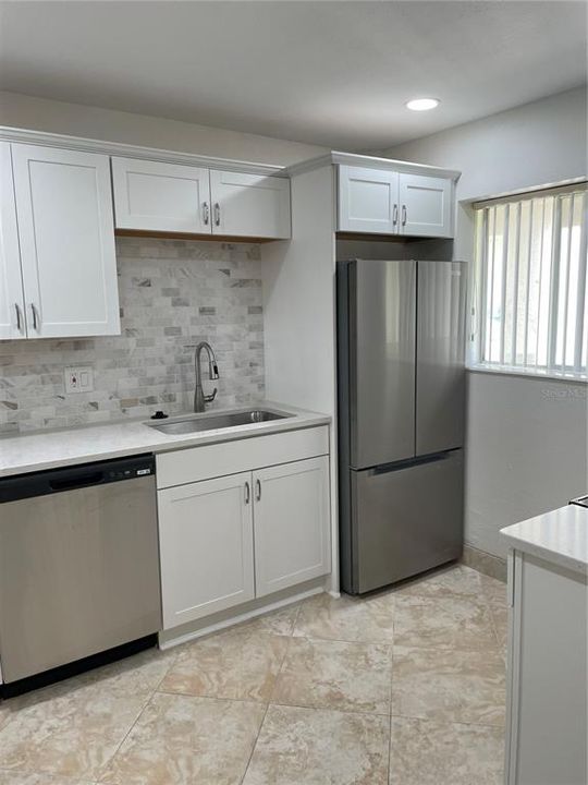 For Rent: $2,800 (2 beds, 2 baths, 897 Square Feet)