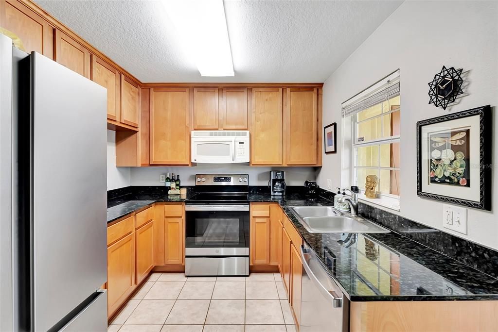 For Sale: $299,900 (2 beds, 2 baths, 1538 Square Feet)