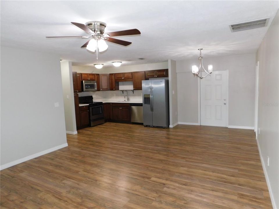 For Sale: $289,900 (3 beds, 1 baths, 1050 Square Feet)
