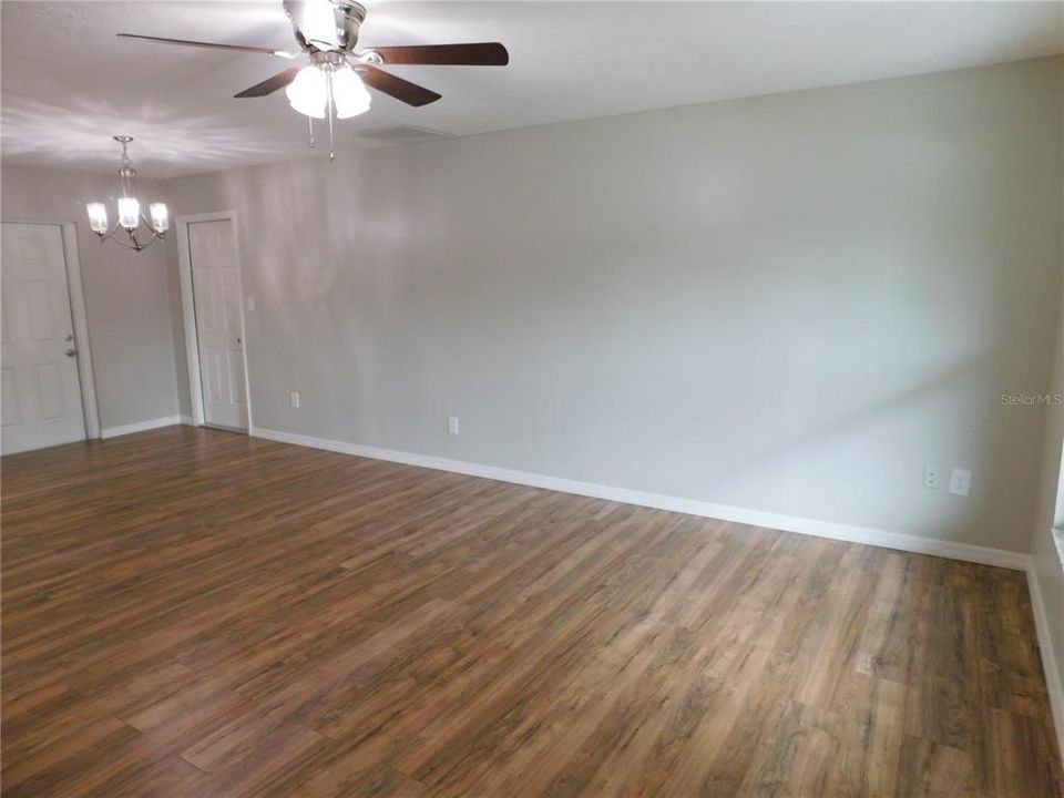 For Sale: $289,900 (3 beds, 1 baths, 1050 Square Feet)