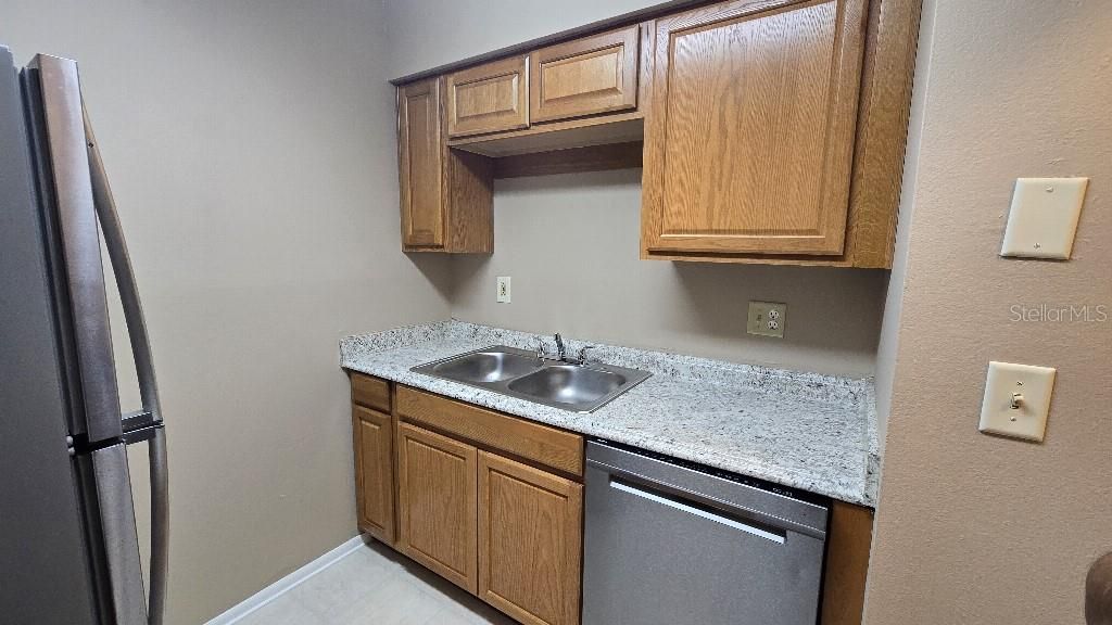 For Sale: $182,500 (2 beds, 2 baths, 912 Square Feet)