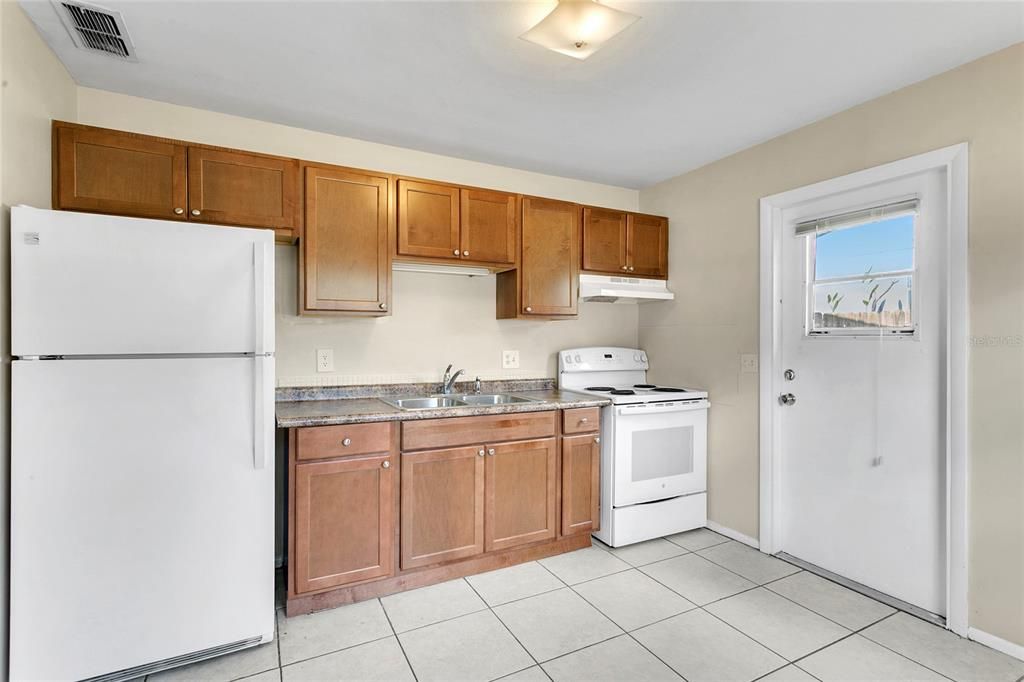 For Rent: $1,475 (2 beds, 1 baths, 780 Square Feet)