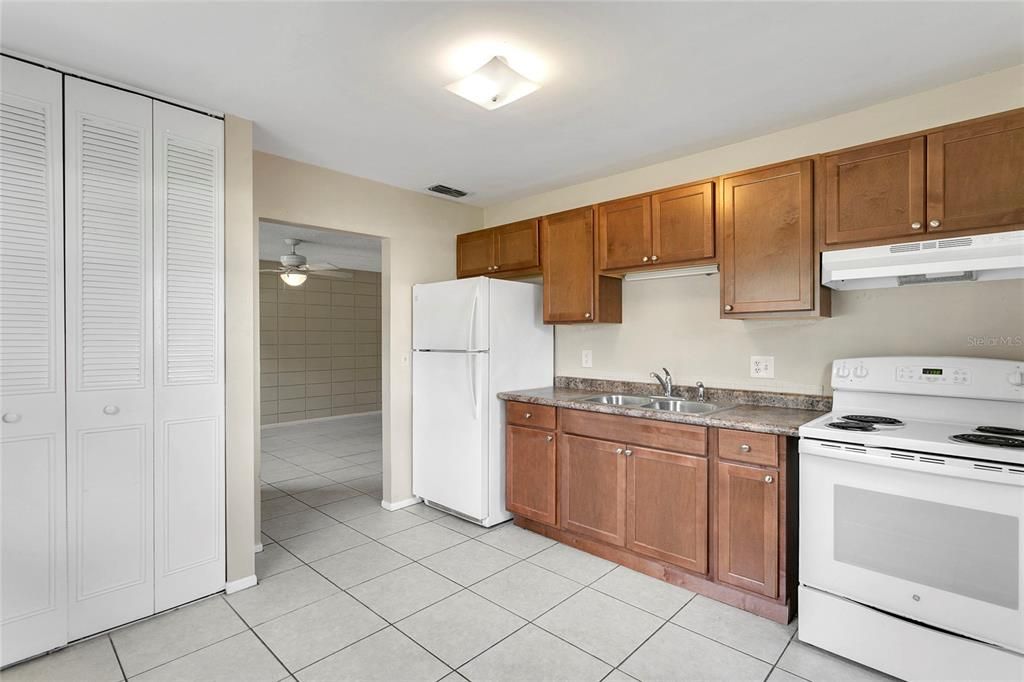 For Rent: $1,475 (2 beds, 1 baths, 780 Square Feet)