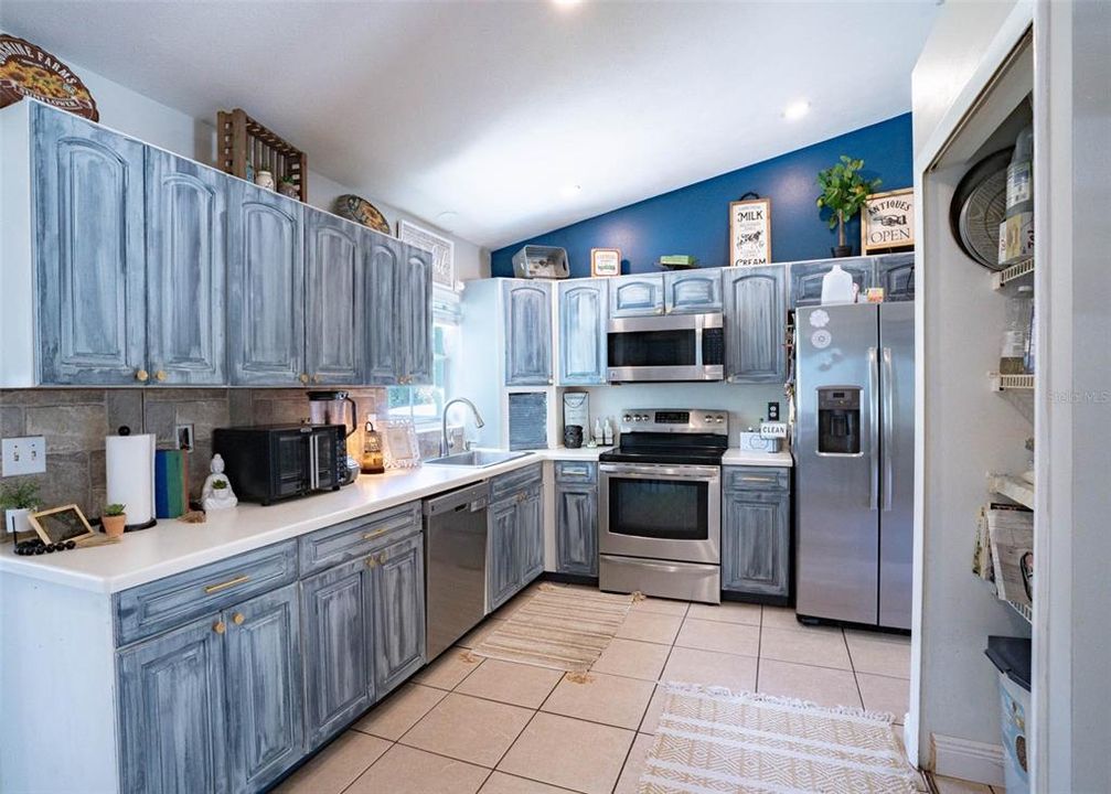 For Sale: $295,000 (3 beds, 2 baths, 1590 Square Feet)