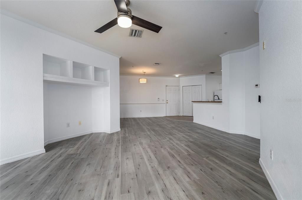 For Sale: $239,900 (2 beds, 2 baths, 1174 Square Feet)