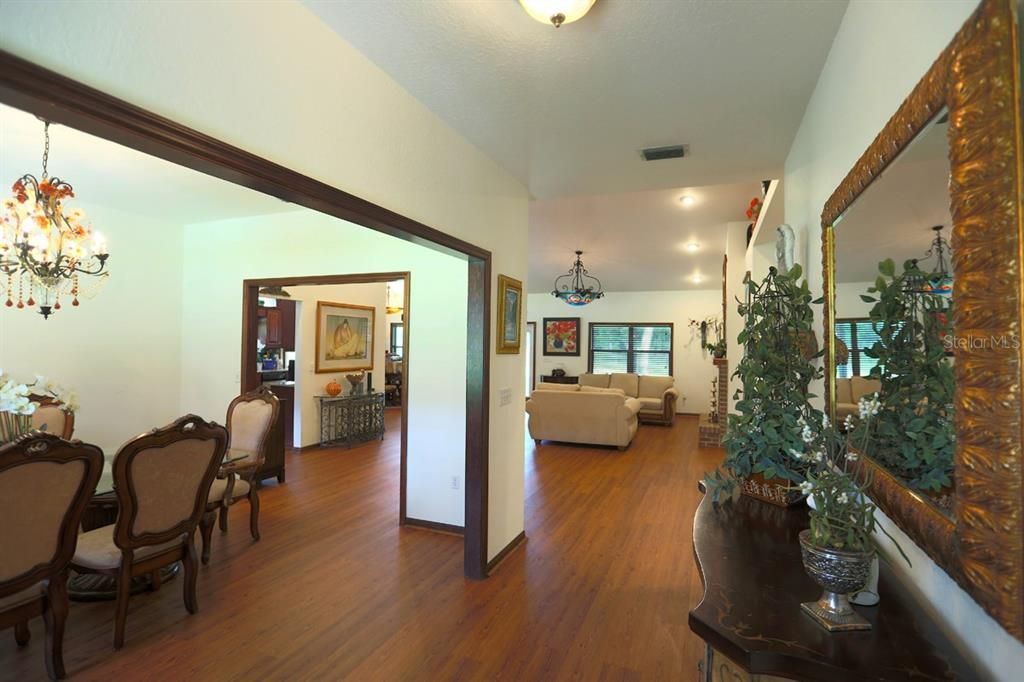 For Sale: $587,500 (3 beds, 3 baths, 2680 Square Feet)