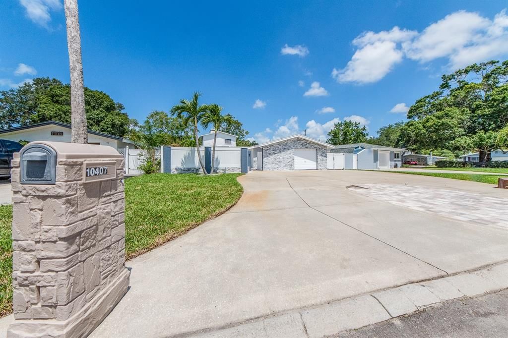 For Sale: $595,000 (3 beds, 2 baths, 1562 Square Feet)