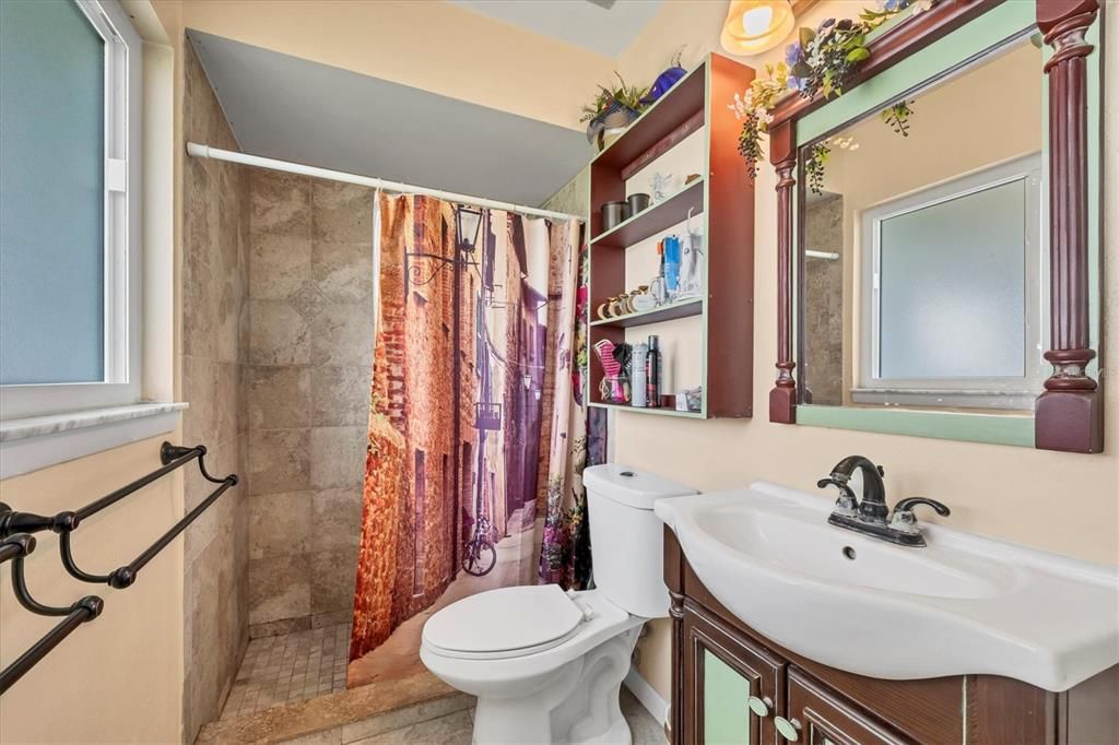 待售: $360,000 (2 贝兹, 2 浴室, 1166 平方英尺)