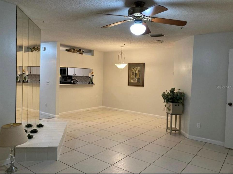 For Sale: $229,999 (2 beds, 2 baths, 996 Square Feet)