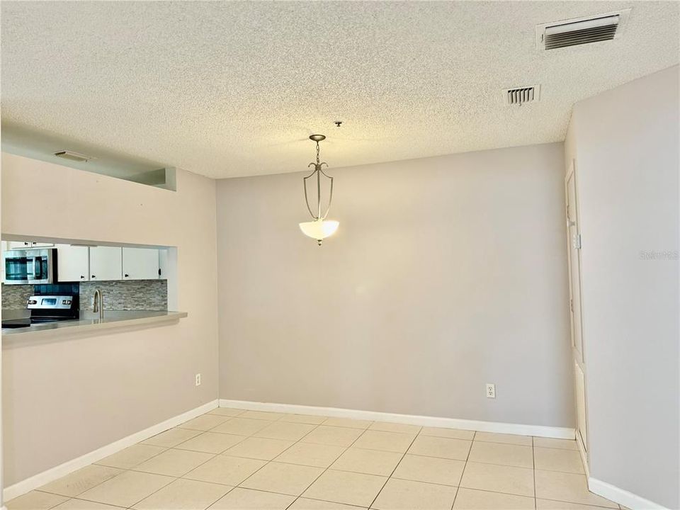 For Sale: $229,999 (2 beds, 2 baths, 996 Square Feet)