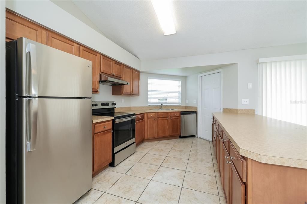 For Rent: $1,960 (3 beds, 2 baths, 1323 Square Feet)