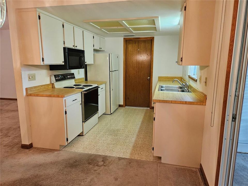 For Sale: $155,000 (2 beds, 2 baths, 1086 Square Feet)