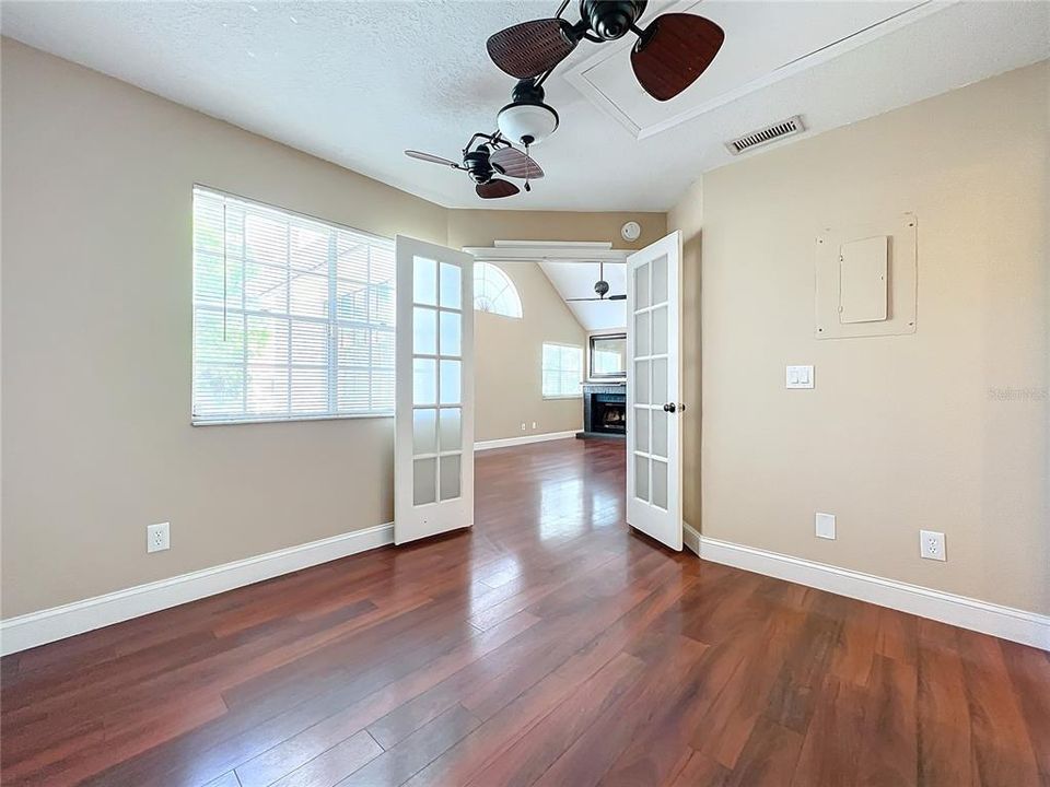 For Sale: $189,000 (2 beds, 2 baths, 804 Square Feet)