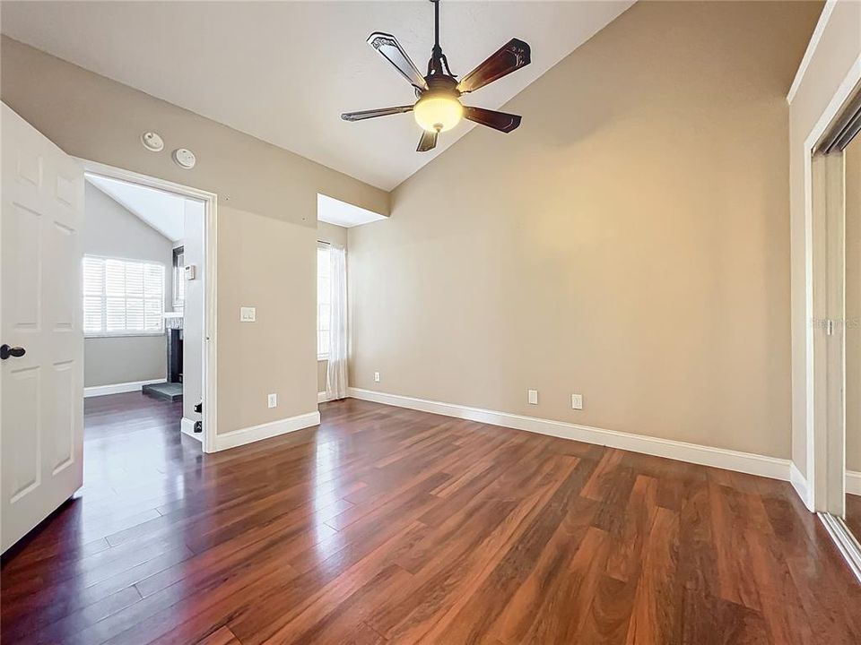 For Sale: $189,000 (2 beds, 2 baths, 804 Square Feet)